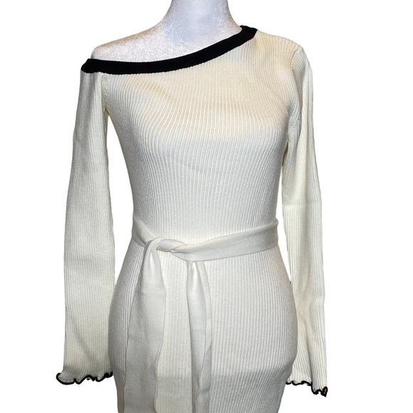 Caracilia Dresses & Skirts - NEW Caracilia women Small WHITE bodycon off shoulder ribbed knit sweater dress